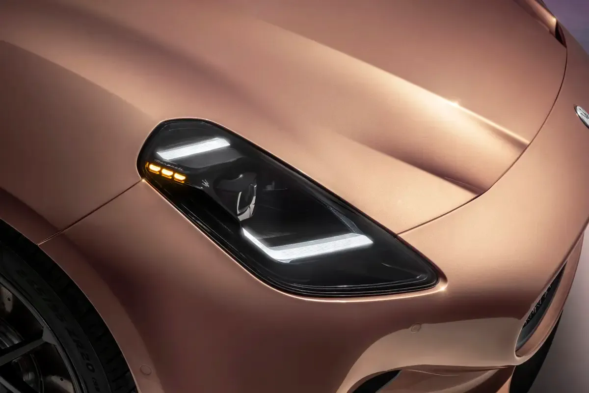 Elettronauti - Maserati GranCabrio Folgore - Rose Gold - Esterno - Vista anteriore a tre quarti