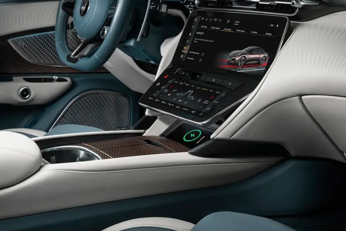 Elettronauti - Maserati GranCabrio Folgore - Infotainment - Vista della plancia