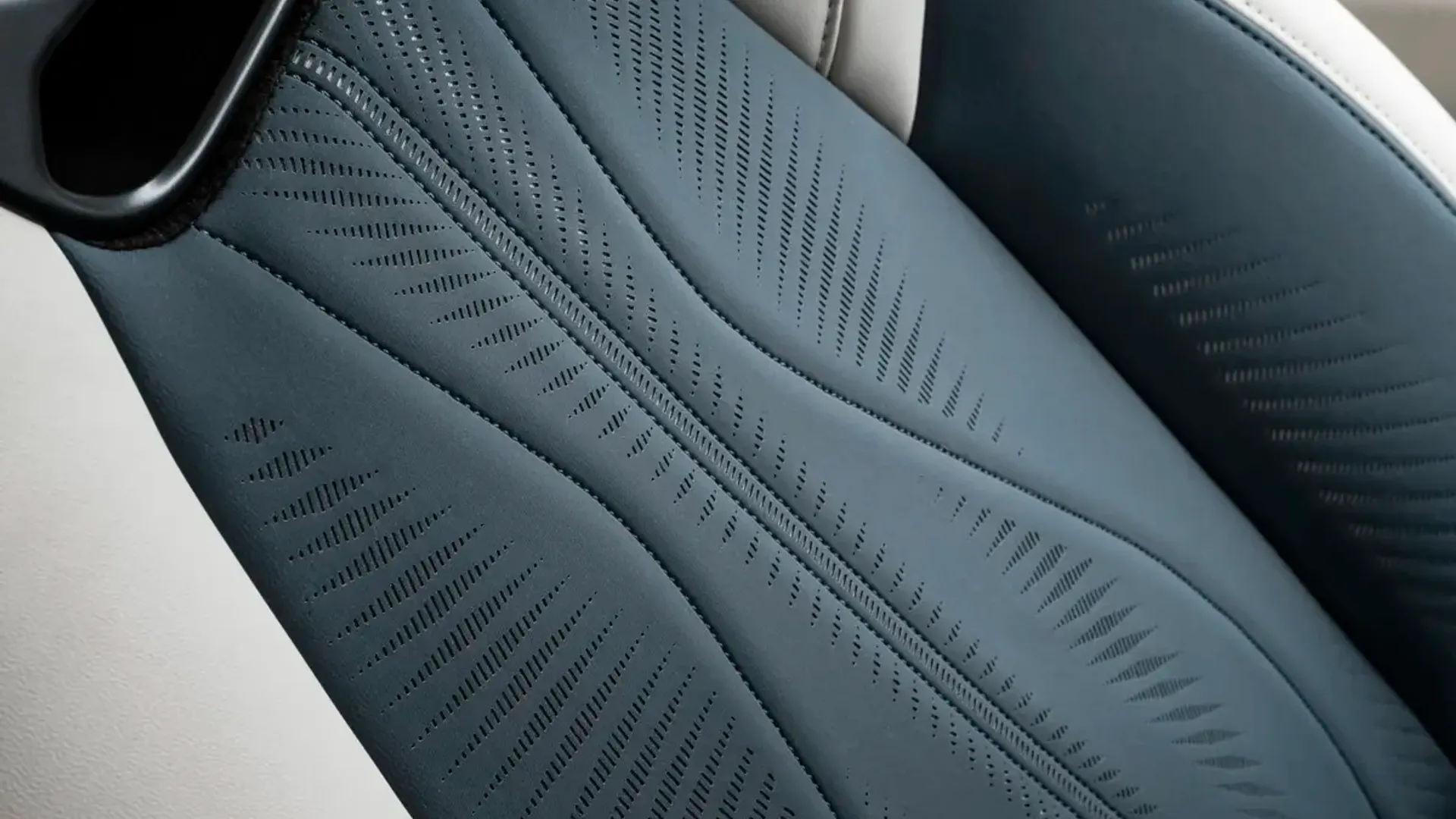 Elettronauti - Maserati GranCabrio Folgore - Rose Gold - Cerchio - Vista laterale