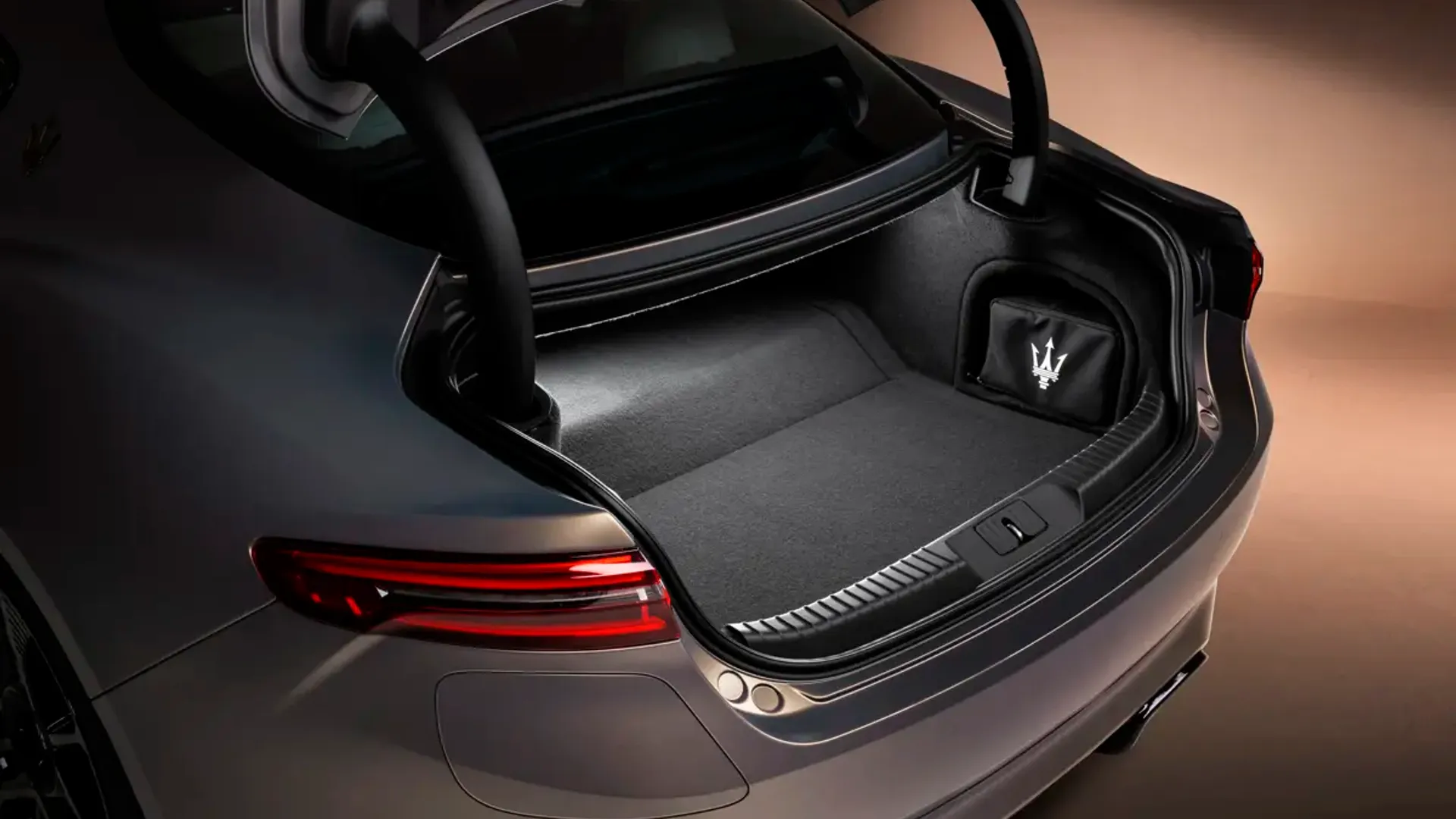 Elettronauti - Maserati GranTurismo Folgore - Copper - Vano di carico - Bagagliaio