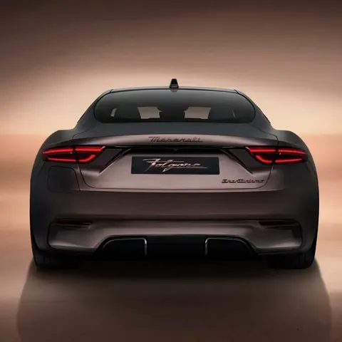 Elettronauti - Maserati GranTurismo Folgore - Blu - Esterno - Vista anteriore a tre quarti