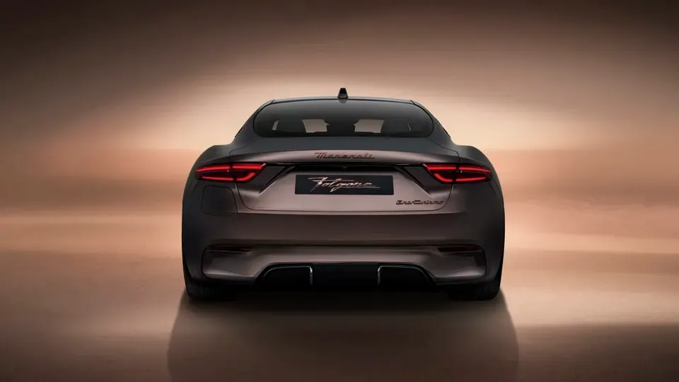 Elettronauti - Maserati GranTurismo Folgore - Blu - Esterno - Vista anteriore a tre quarti