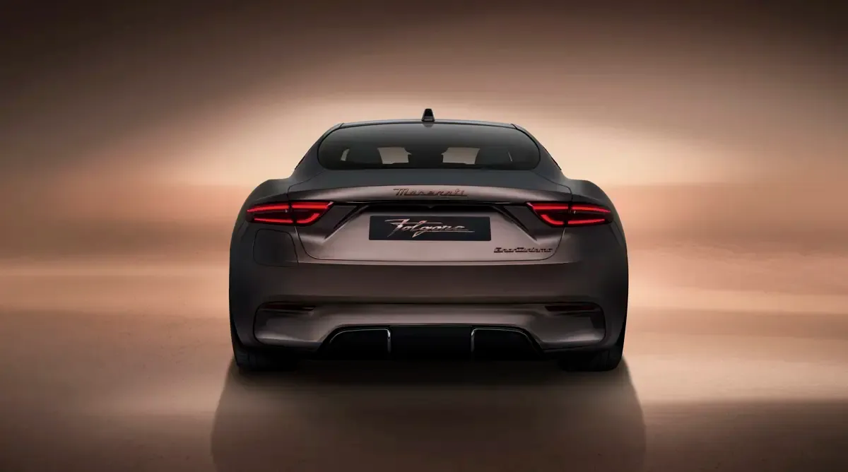 Elettronauti - Maserati GranTurismo Folgore - Blu - Esterno - Vista anteriore a tre quarti