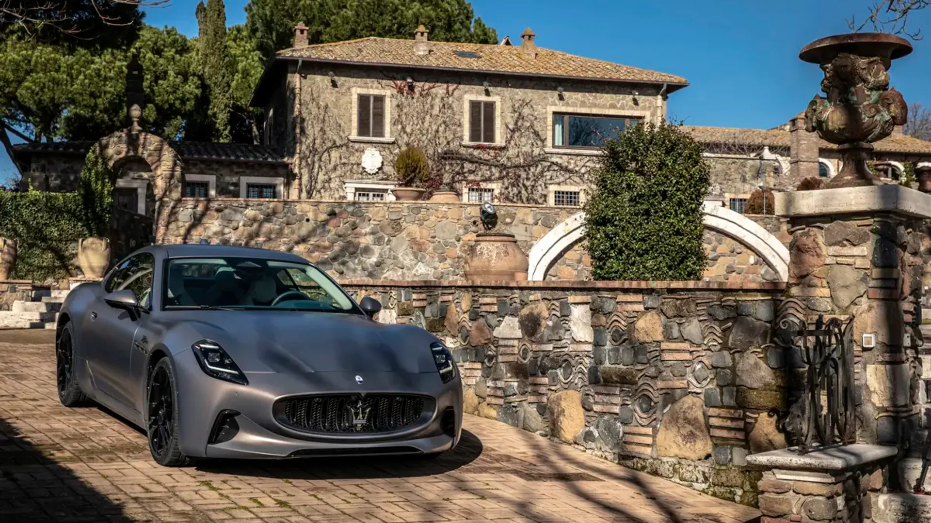 Elettronauti - Maserati GranTurismo Folgore - Bronze - Esterno - Vista anteriore a tre quarti