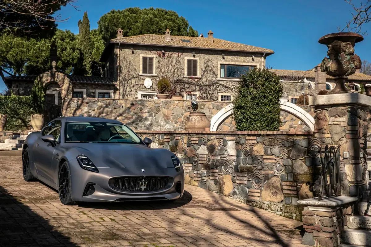 Elettronauti - Maserati GranTurismo Folgore - Bronze - Esterno - Vista anteriore a tre quarti
