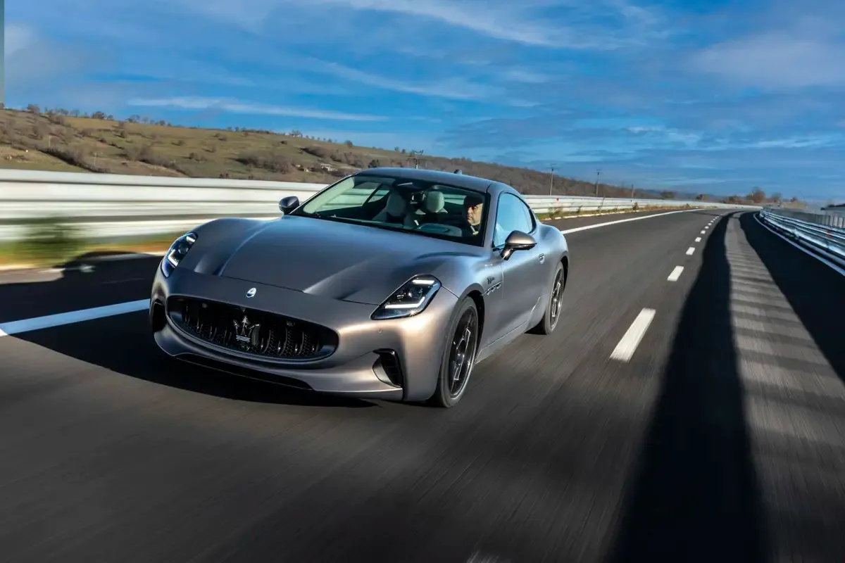 Elettronauti - Maserati GranTurismo Folgore - Copper - Esterno - Vista anteriore a tre quarti