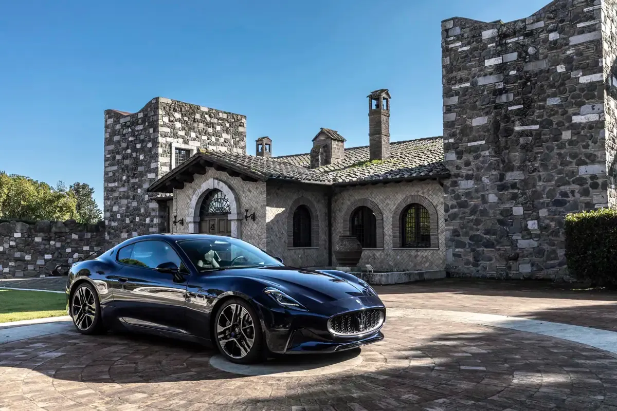 Elettronauti - Maserati GranTurismo Folgore - Copper - Esterno - Vista anteriore a tre quarti