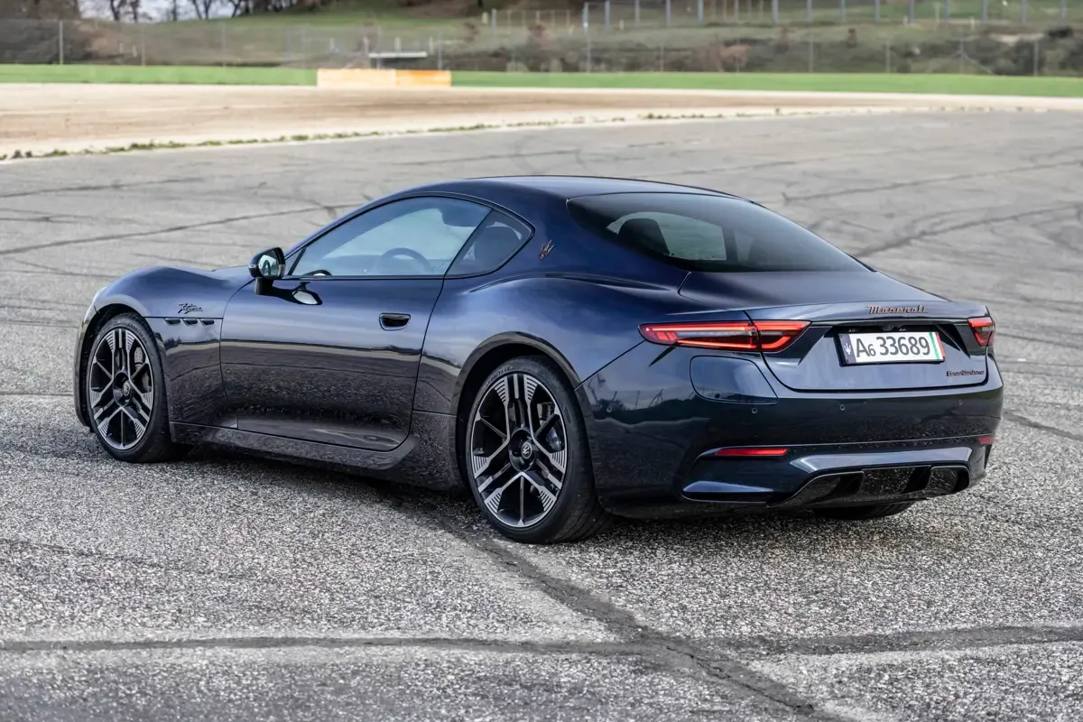 Elettronauti - Maserati GranTurismo Folgore - Copper - Esterno - Vista anteriore a tre quarti