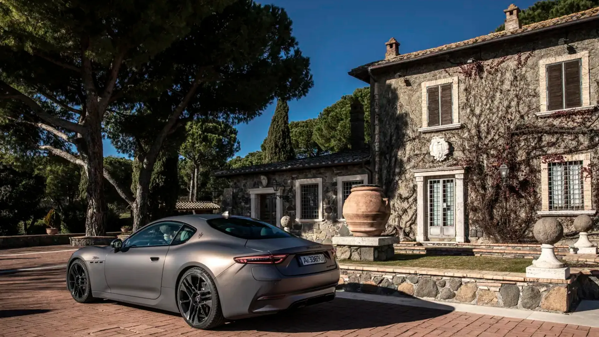 Elettronauti - Maserati GranTurismo Folgore - Copper - Esterno - Vista anteriore a tre quarti