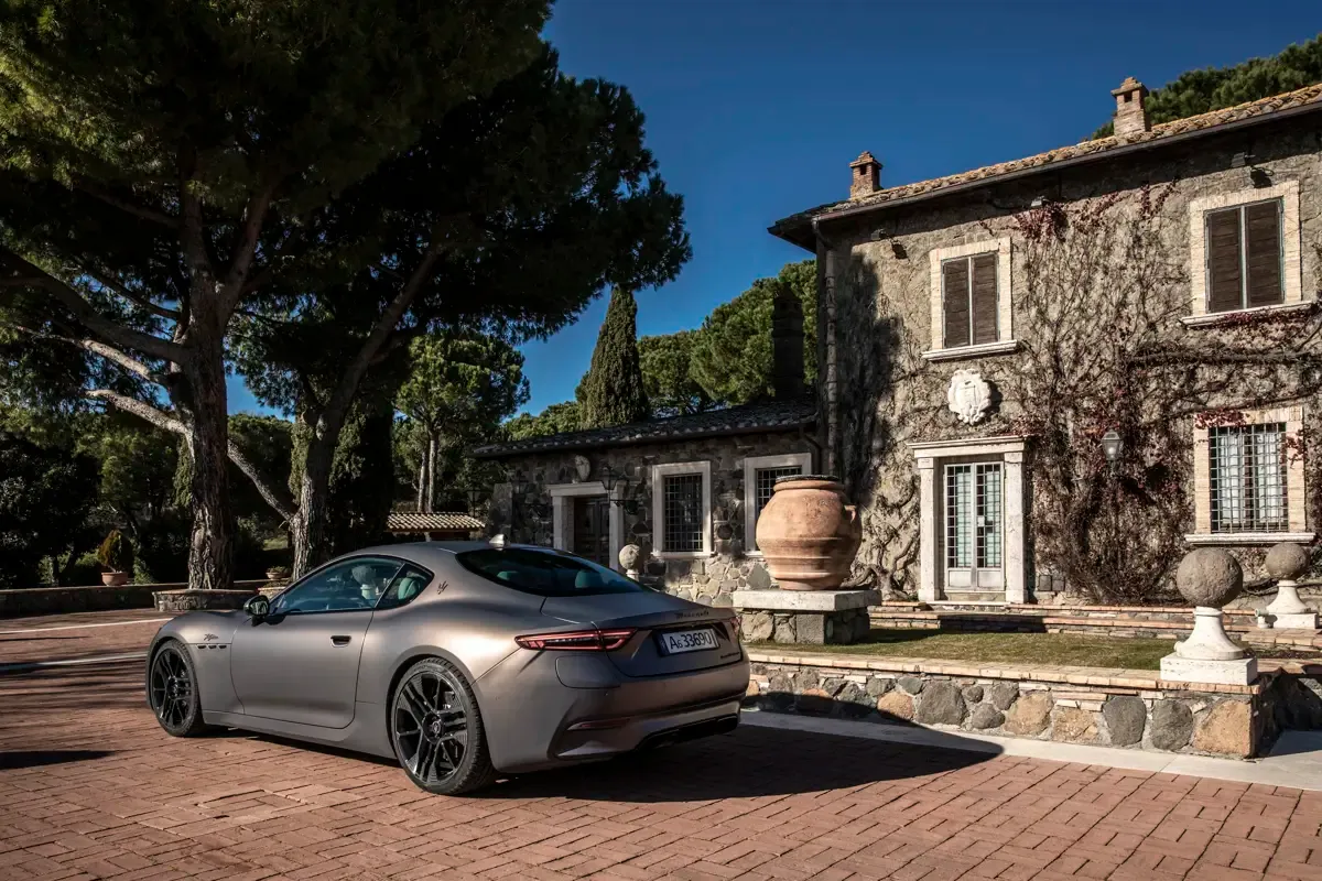 Elettronauti - Maserati GranTurismo Folgore - Copper - Esterno - Vista anteriore a tre quarti