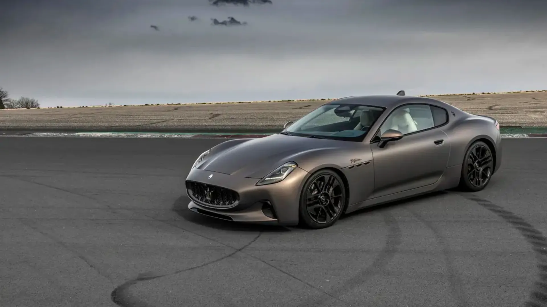 Elettronauti - Maserati GranTurismo Folgore - Copper - Esterno - Vista anteriore a tre quarti
