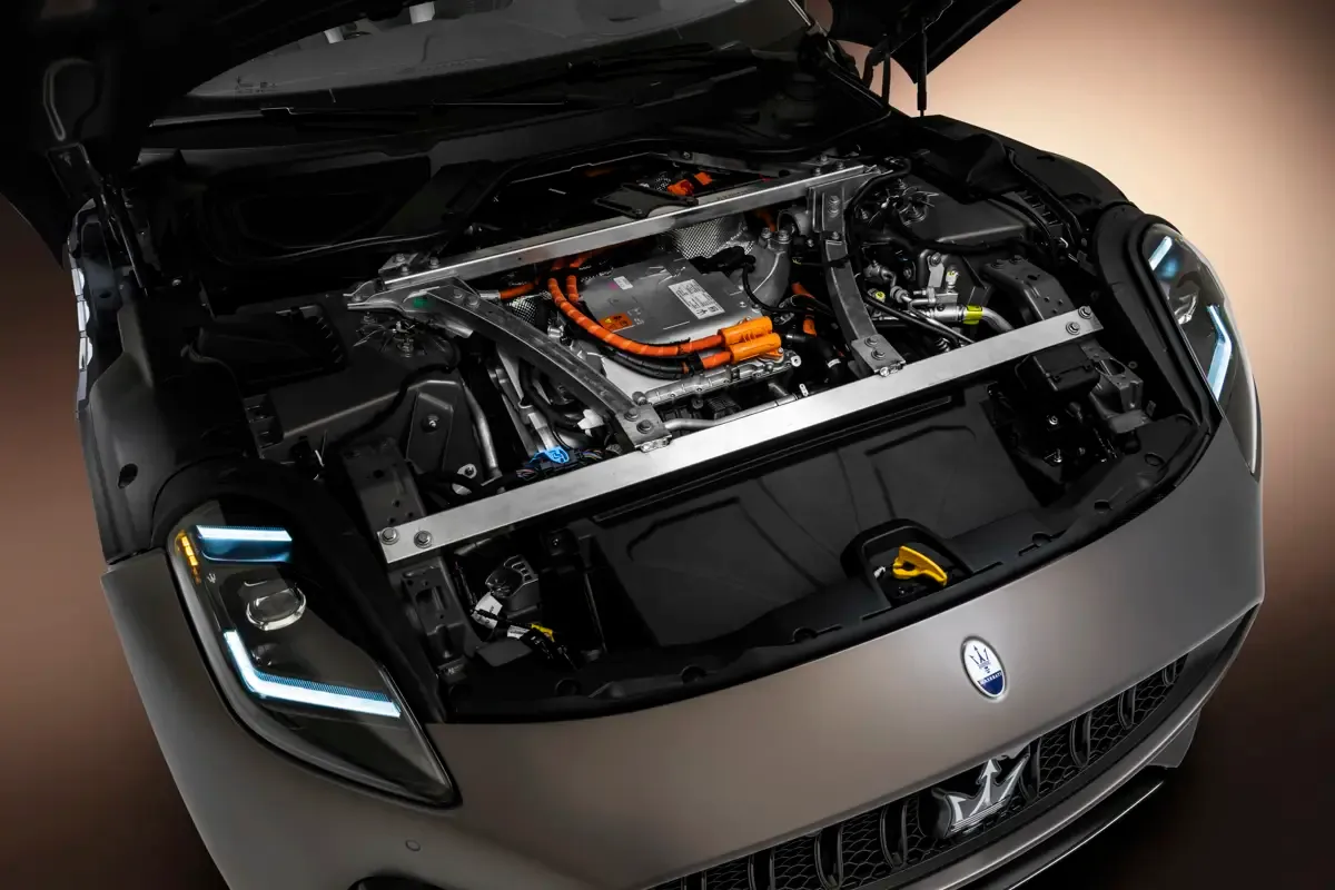 Elettronauti - Maserati GranTurismo Folgore - Copper - Esterno - Vista anteriore a tre quarti