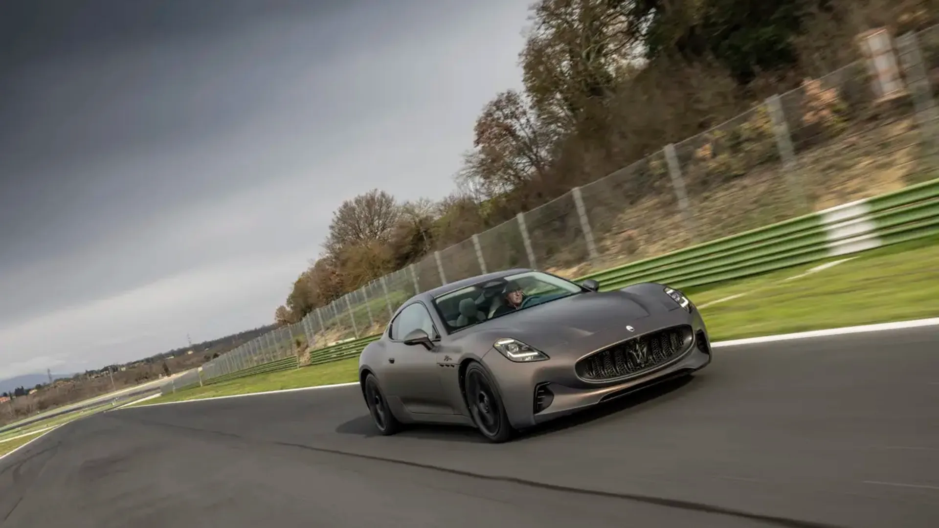 Elettronauti - Maserati GranTurismo Folgore - Grigio - Esterno - Vista anteriore a tre quarti