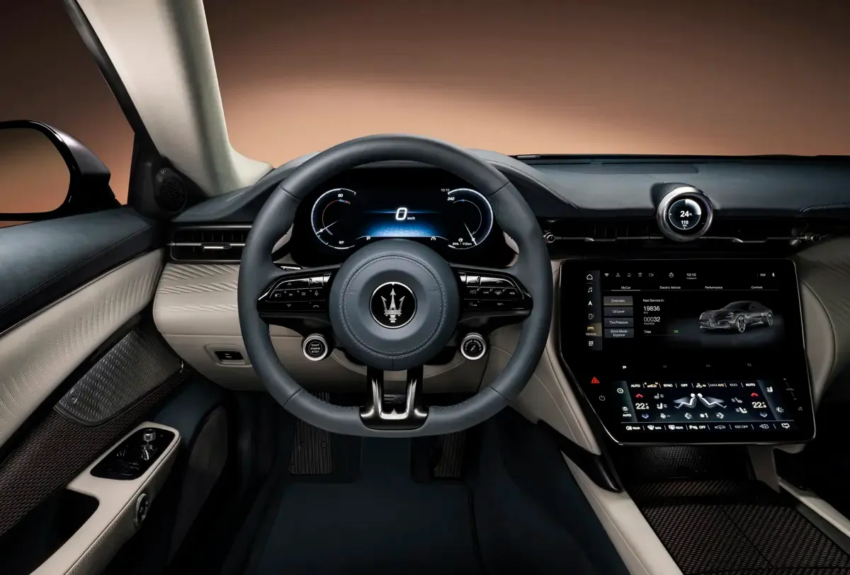 Elettronauti - Maserati GranTurismo Folgore - Infotainment - Vista della plancia