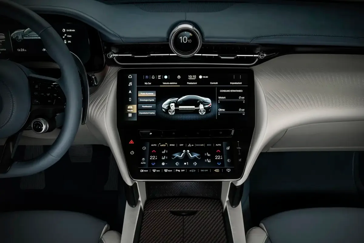 Elettronauti - Maserati GranTurismo Folgore - Infotainment - Vista della plancia
