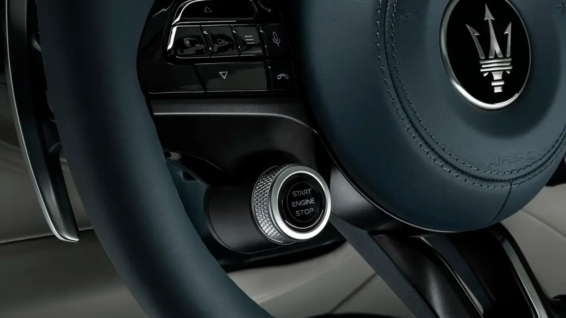Elettronauti - Maserati GranTurismo Folgore - Bianco - Interni - Vista della plancia