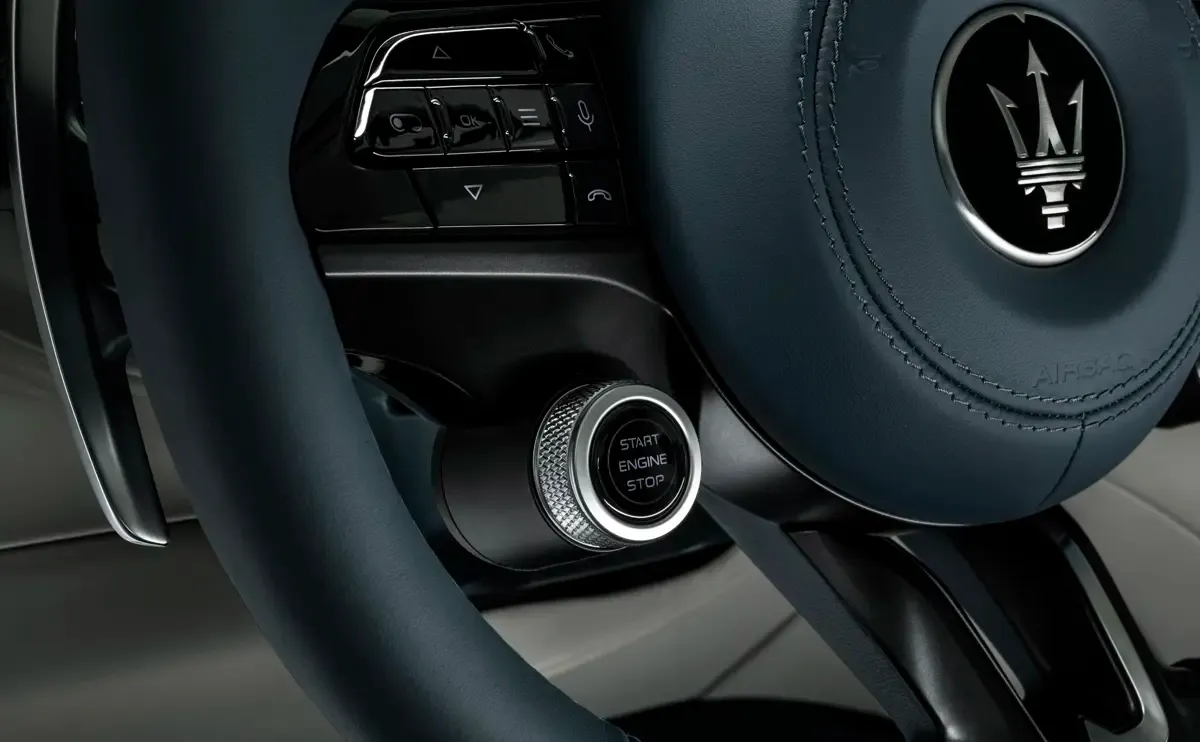 Elettronauti - Maserati GranTurismo Folgore - Bianco - Interni - Vista della plancia