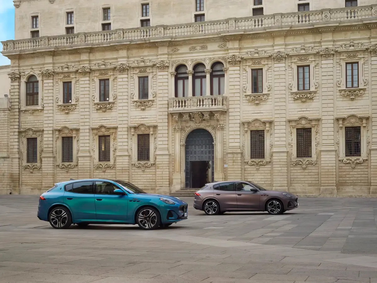 Elettronauti - Maserati Grecale Folgore - Copper - Esterno - Vista anteriore a tre quarti