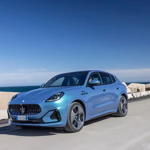 Elettronauti - Maserati Grecale Folgore - Copper - Esterno - Vista anteriore a tre quarti