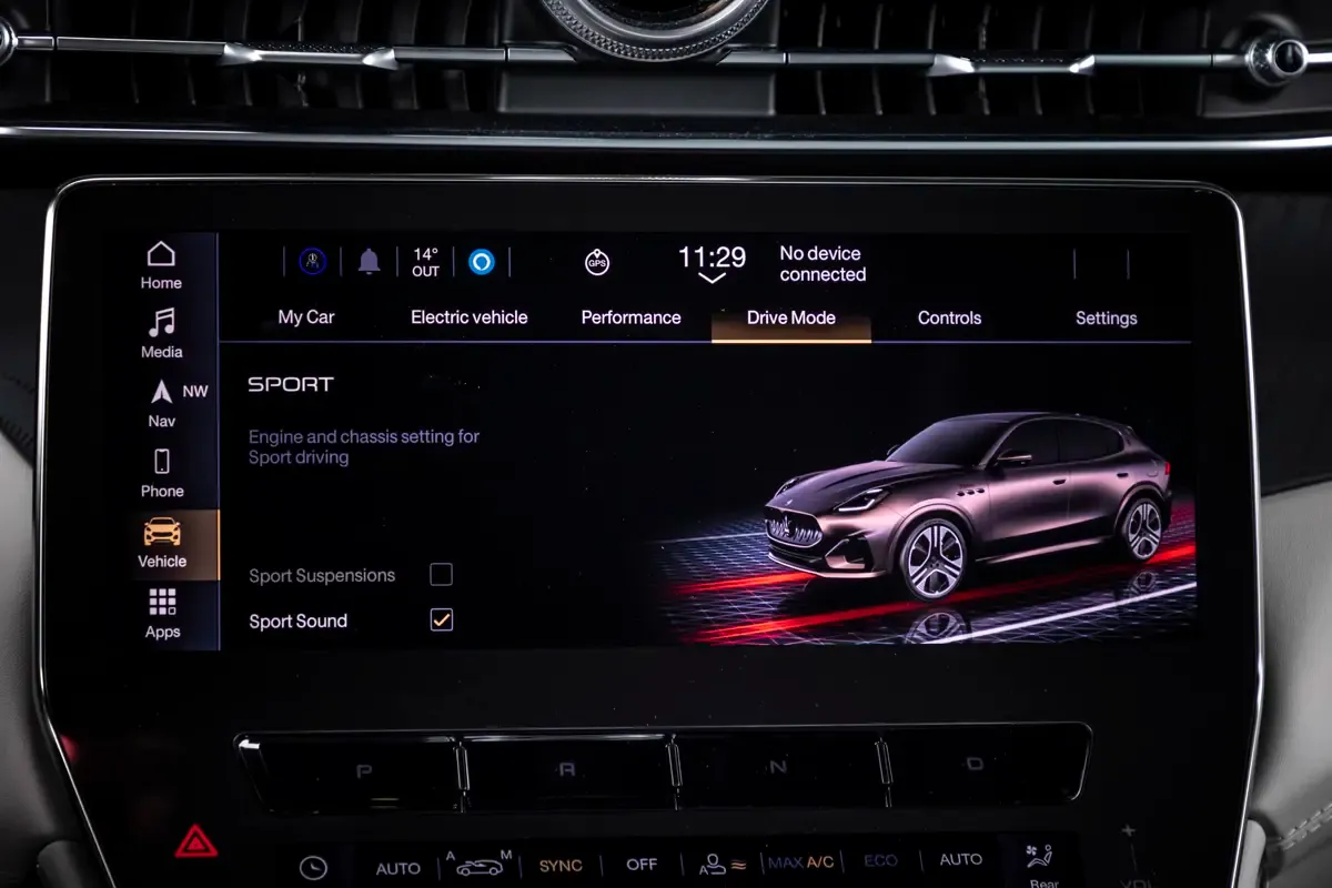 Elettronauti - Maserati Grecale Folgore - Infotainment - Vista della plancia
