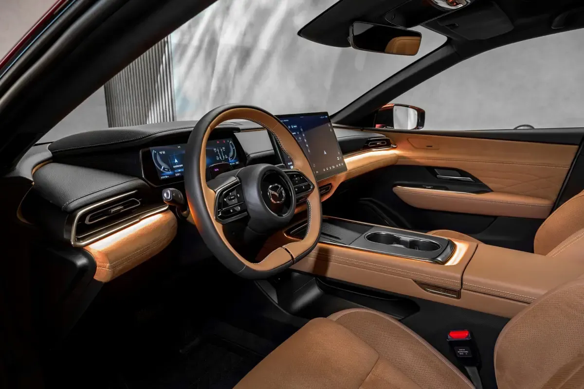 Elettronauti - Mazda 6e Long Range RWD - Plancia - Vista della plancia