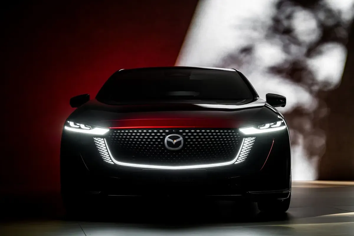 Elettronauti - Mazda 6e Long Range RWD - Grigio - Esterno - Vista anteriore