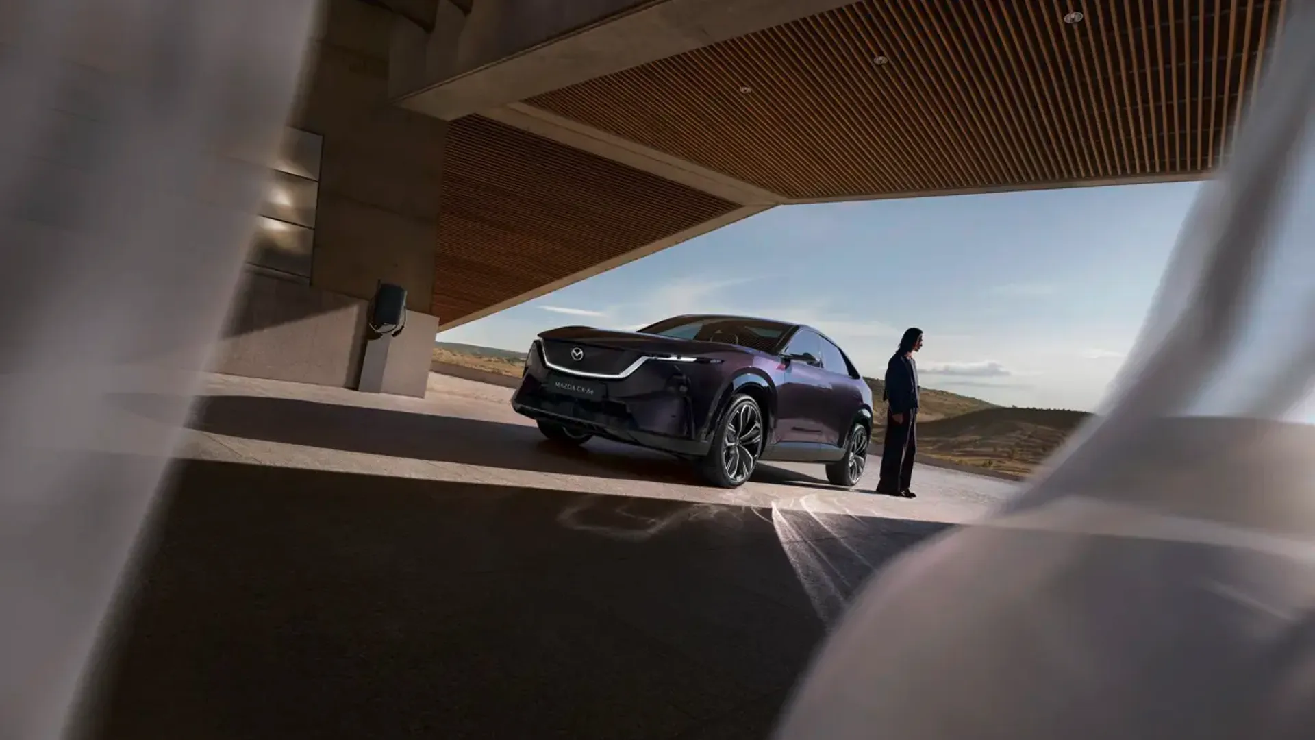 Elettronauti - Mazda CX-6e Standard Range RWD - Bianco - Esterno - Vista anteriore a tre quarti