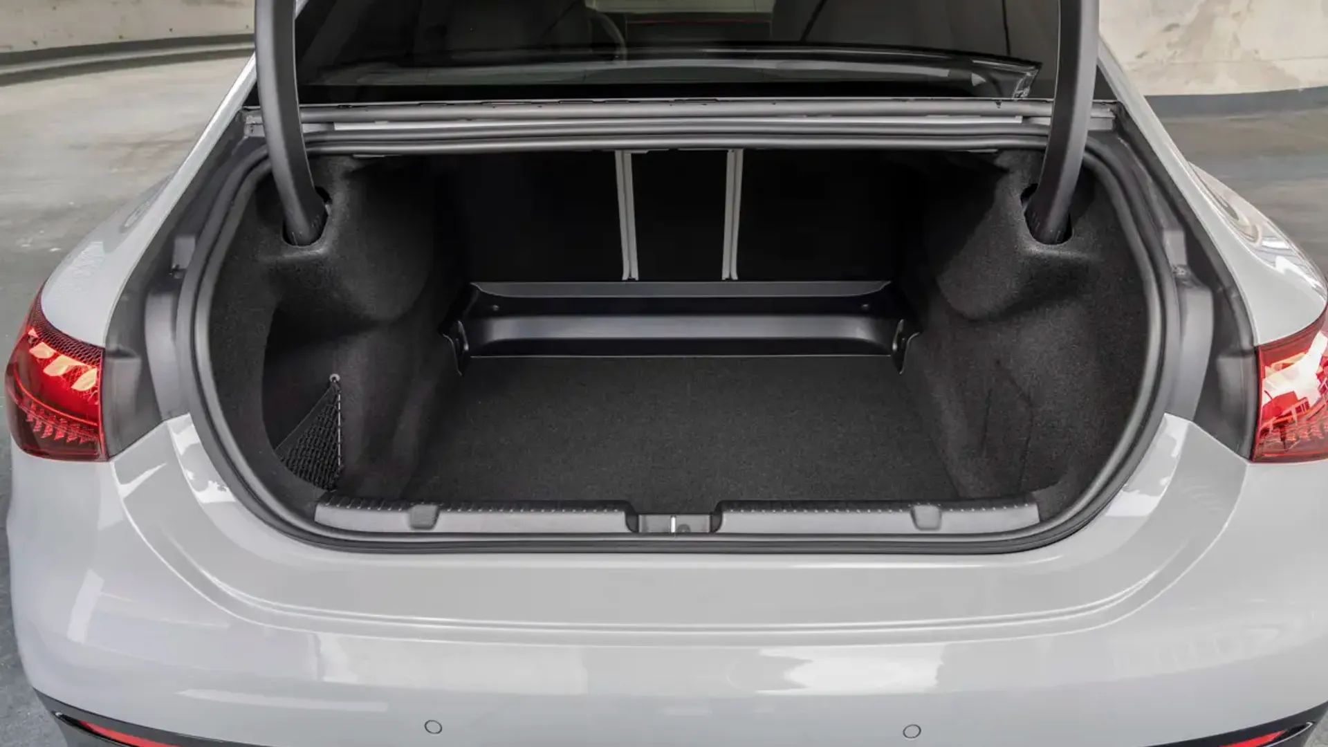 Elettronauti - Mercedes-Benz EQE 300 - Vano di carico - Bagagliaio