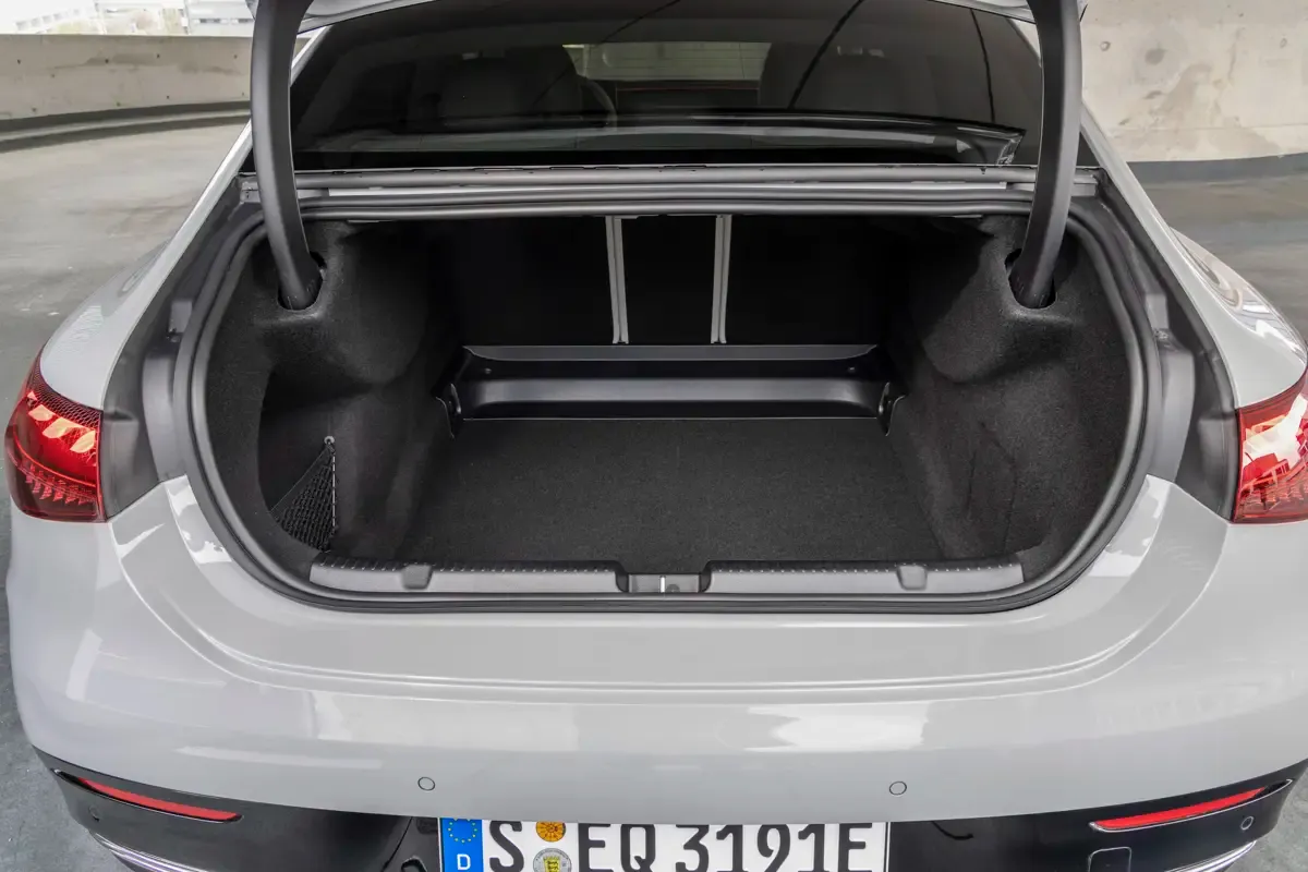 Elettronauti - Mercedes-Benz EQE 300 - Vano di carico - Bagagliaio
