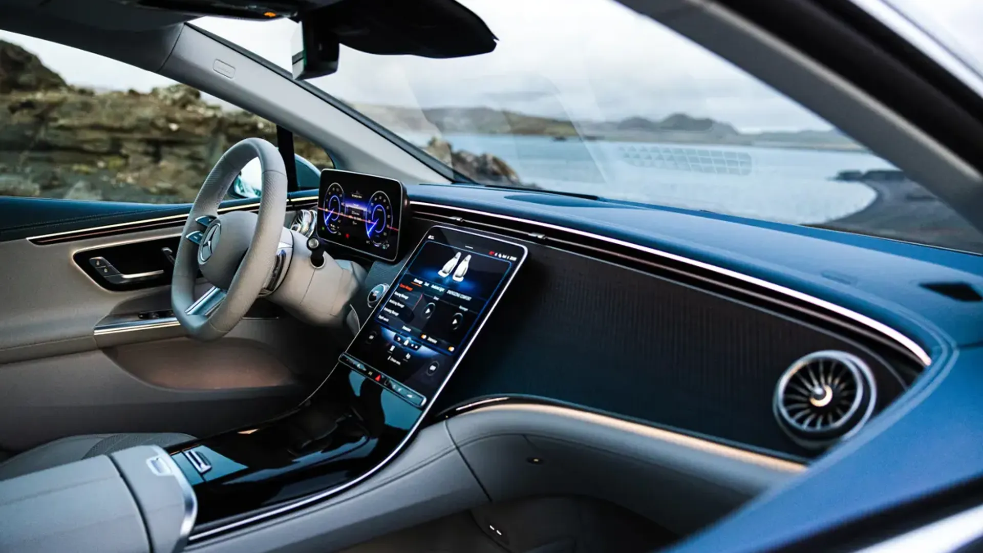Elettronauti - Mercedes-Benz EQE 300 - Infotainment - Vista della plancia