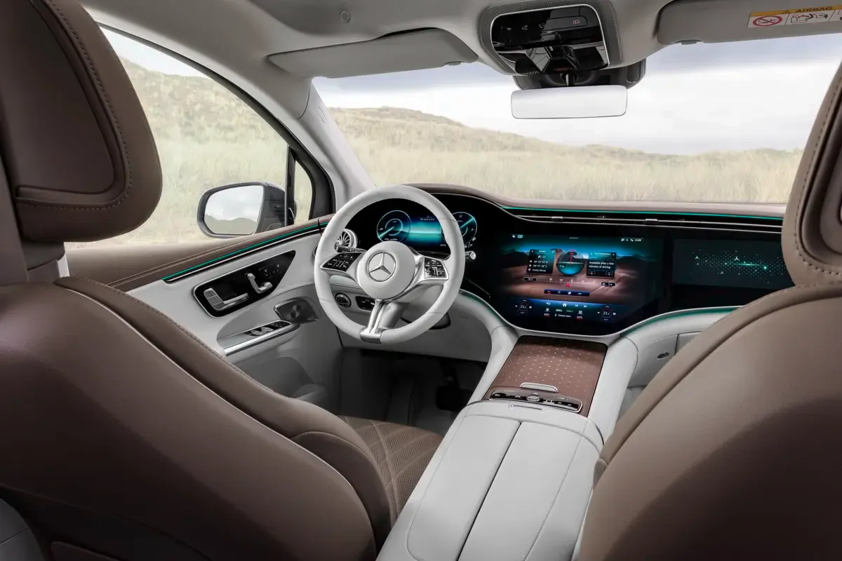 Elettronauti - Mercedes-Benz EQE SUV 350 4MATIC - Plancia - Vista della plancia