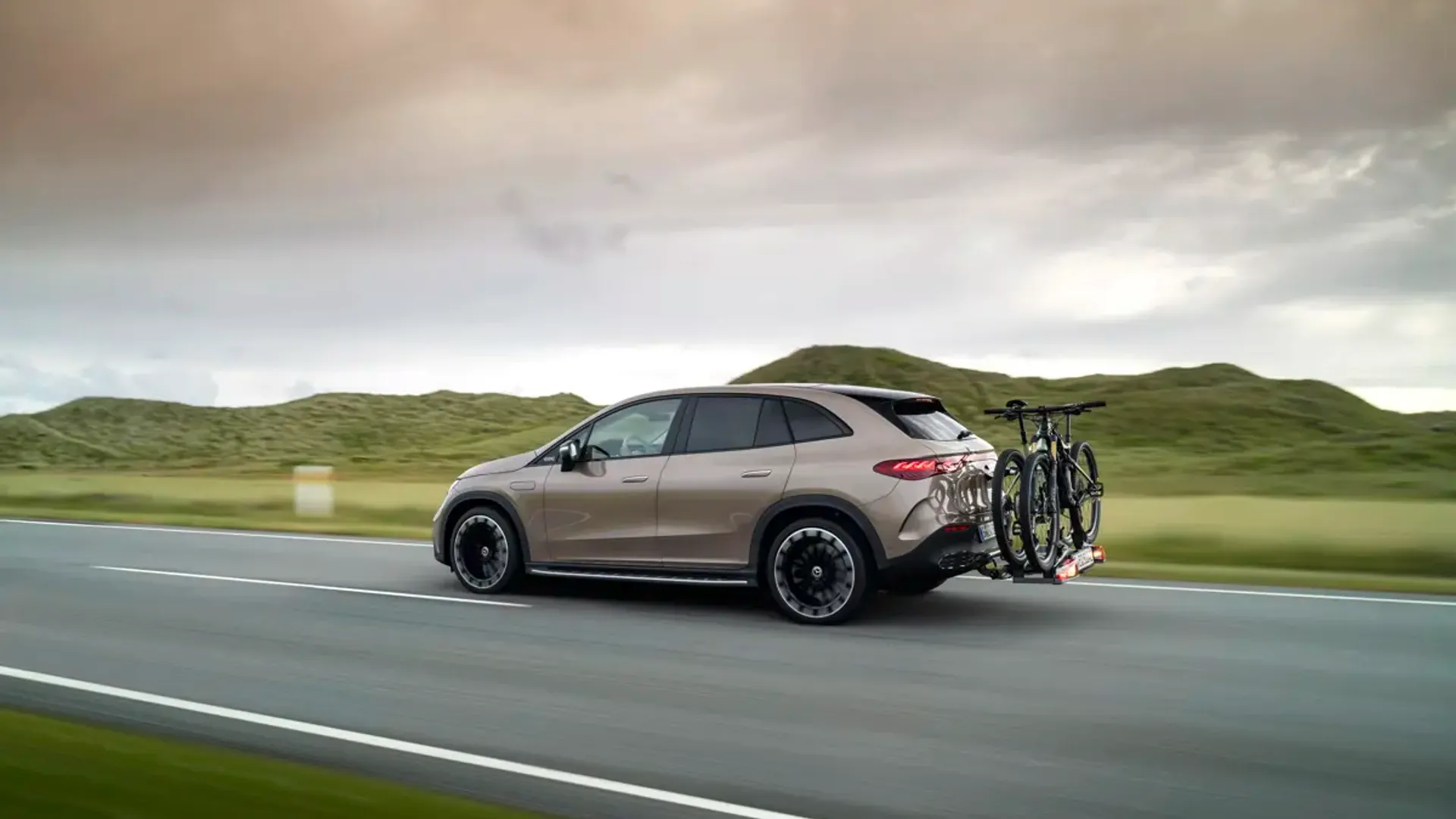 Elettronauti - Mercedes-Benz EQE SUV 350 4MATIC - Grigio - Esterno - Vista anteriore a tre quarti