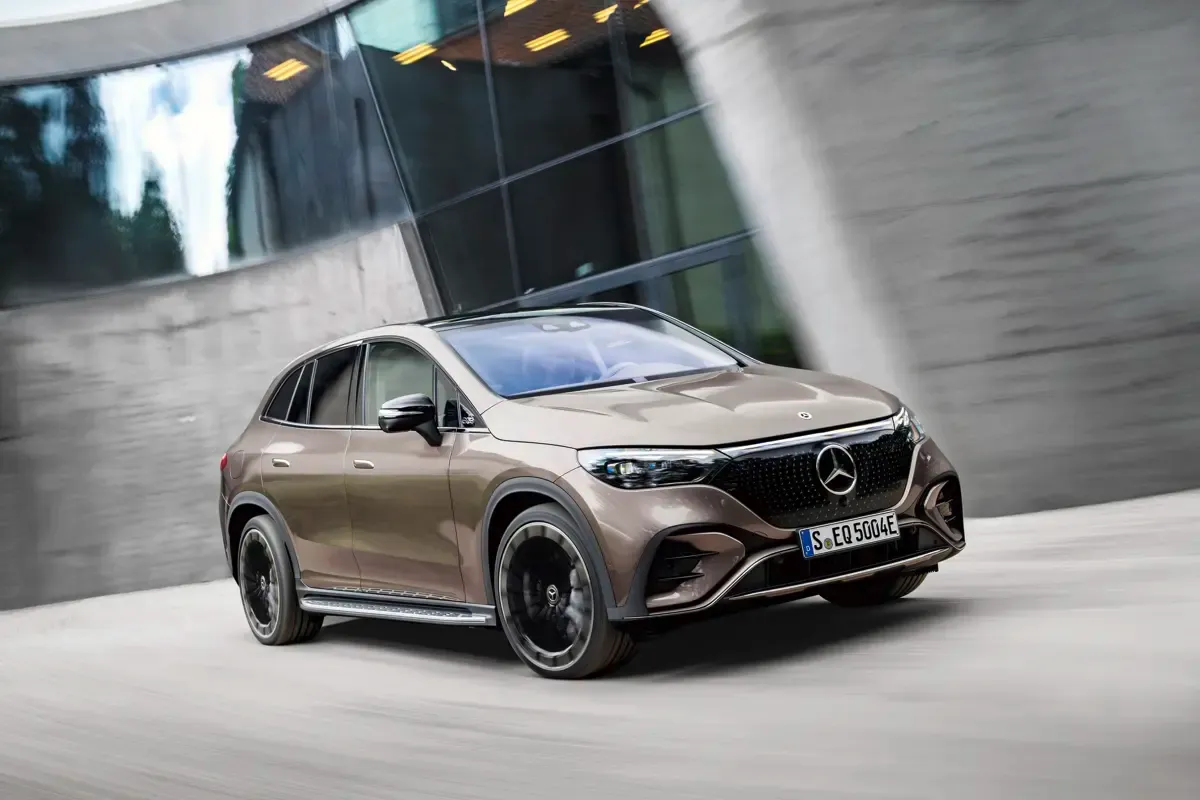 Elettronauti - Mercedes-Benz EQE SUV 350 4MATIC - Grigio - Esterno - Vista anteriore a tre quarti