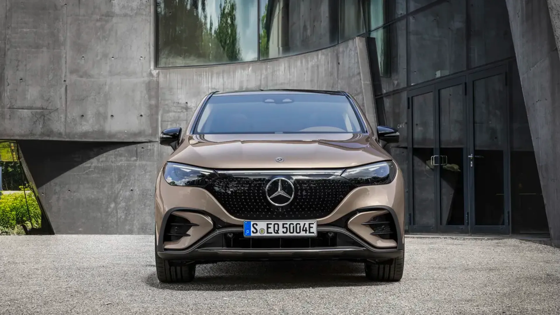 Elettronauti - Mercedes-Benz EQE SUV 350 4MATIC - Grigio - Esterno - Vista anteriore a tre quarti