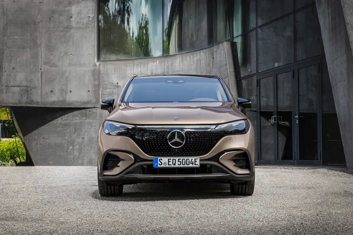 Elettronauti - Mercedes-Benz EQE SUV 350 4MATIC - Grigio - Esterno - Vista anteriore a tre quarti