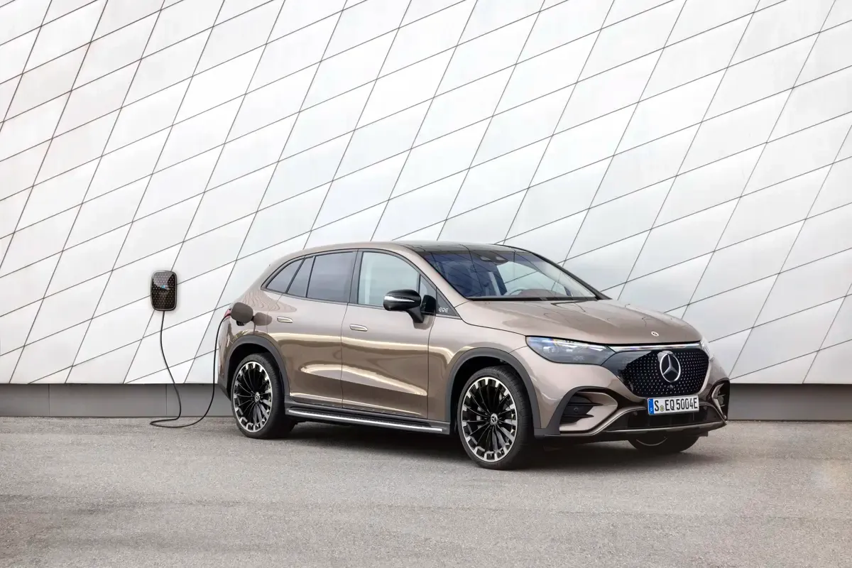 Elettronauti - Mercedes-Benz EQE SUV 350 4MATIC - Grigio - Esterno - Vista anteriore a tre quarti