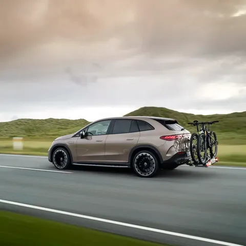 Elettronauti - Mercedes-Benz EQE SUV 500 4MATIC - Argento - Esterno - Vista anteriore a tre quarti