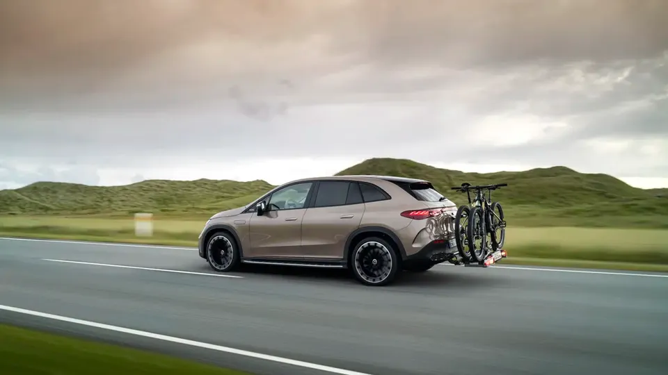 Elettronauti - Mercedes-Benz EQE SUV 500 4MATIC - Argento - Esterno - Vista anteriore a tre quarti