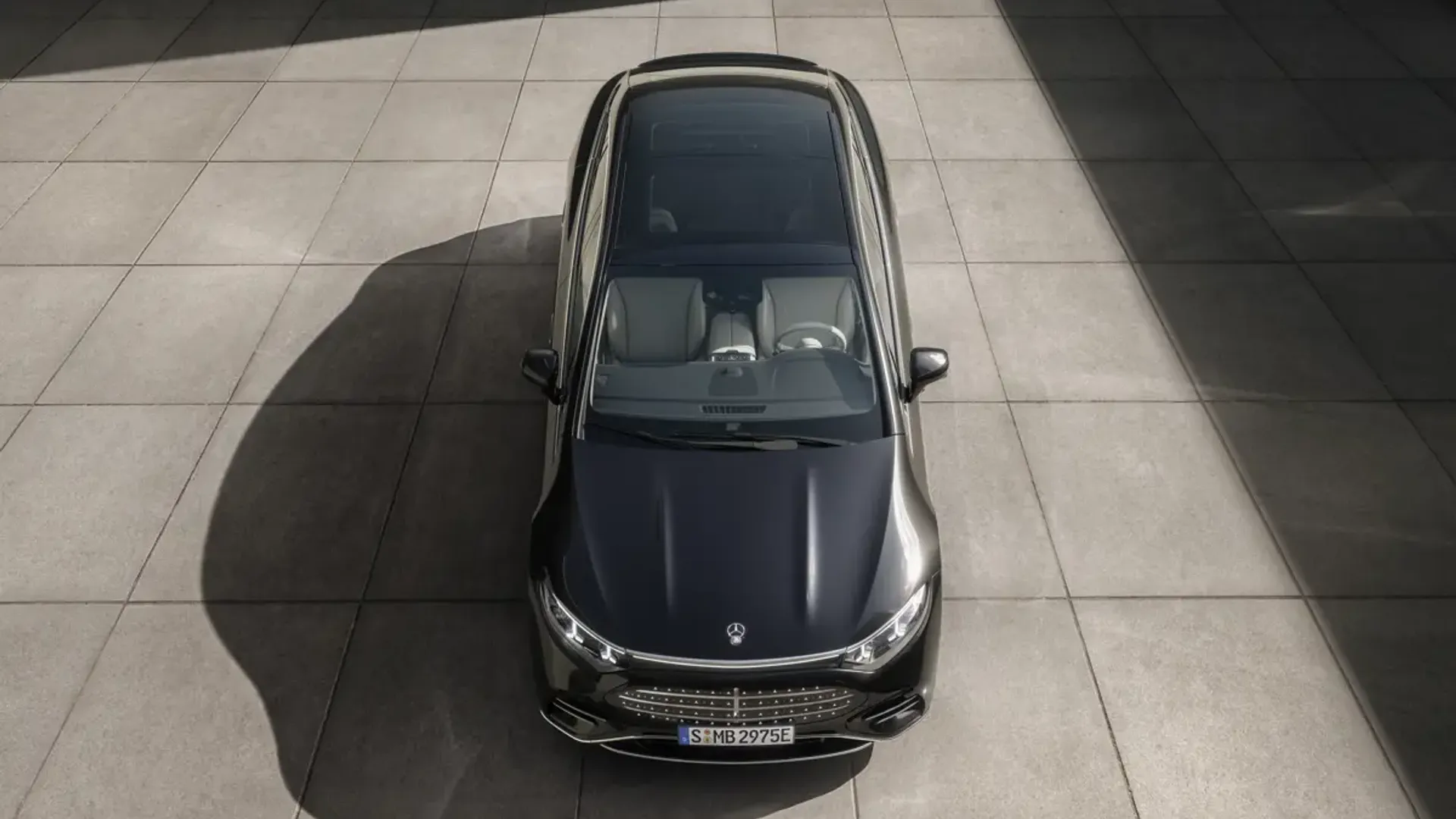 Elettronauti - Mercedes-Benz EQS 400 (MY26) - Nero - Esterno - Vista anteriore a tre quarti