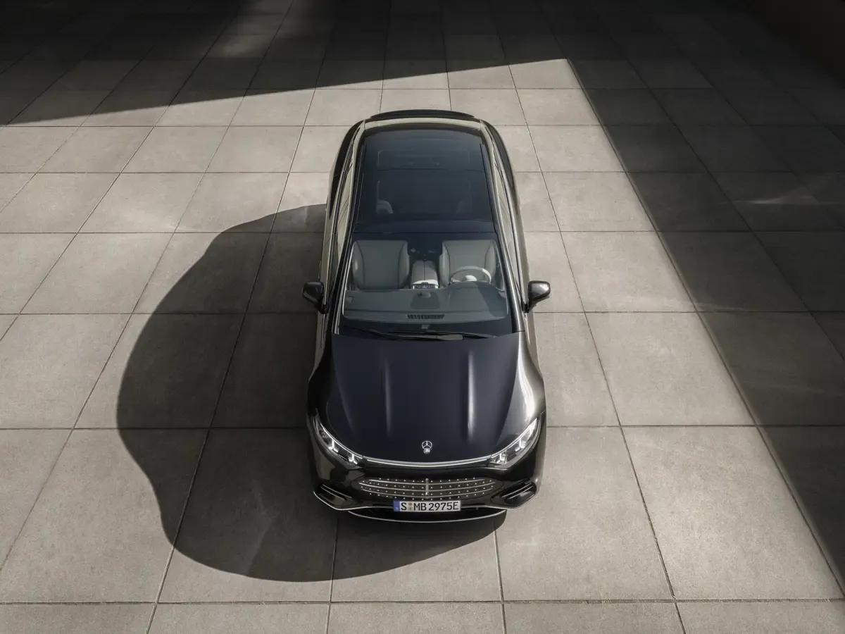 Elettronauti - Mercedes-Benz EQS 400 (MY26) - Nero - Esterno - Vista anteriore a tre quarti