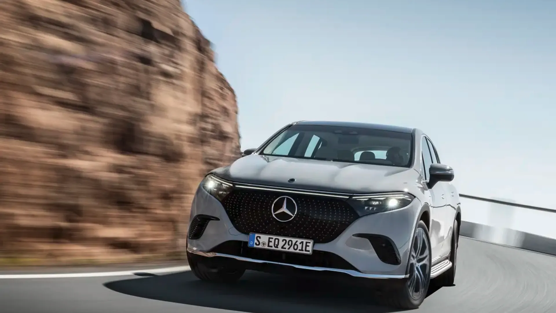 Elettronauti - Mercedes-Benz EQS SUV 450 4MATIC - Esterno - Vista anteriore