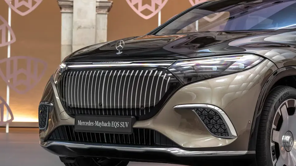 Elettronauti - Mercedes-Maybach EQS 680 SUV - Esterno - Vista anteriore a tre quarti