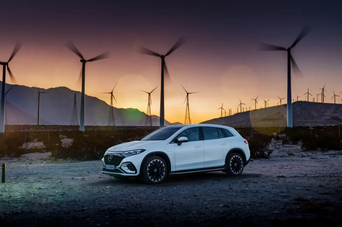 Elettronauti - Mercedes-Benz EQS SUV 450 4MATIC - Grigio - Esterno - Vista anteriore a tre quarti