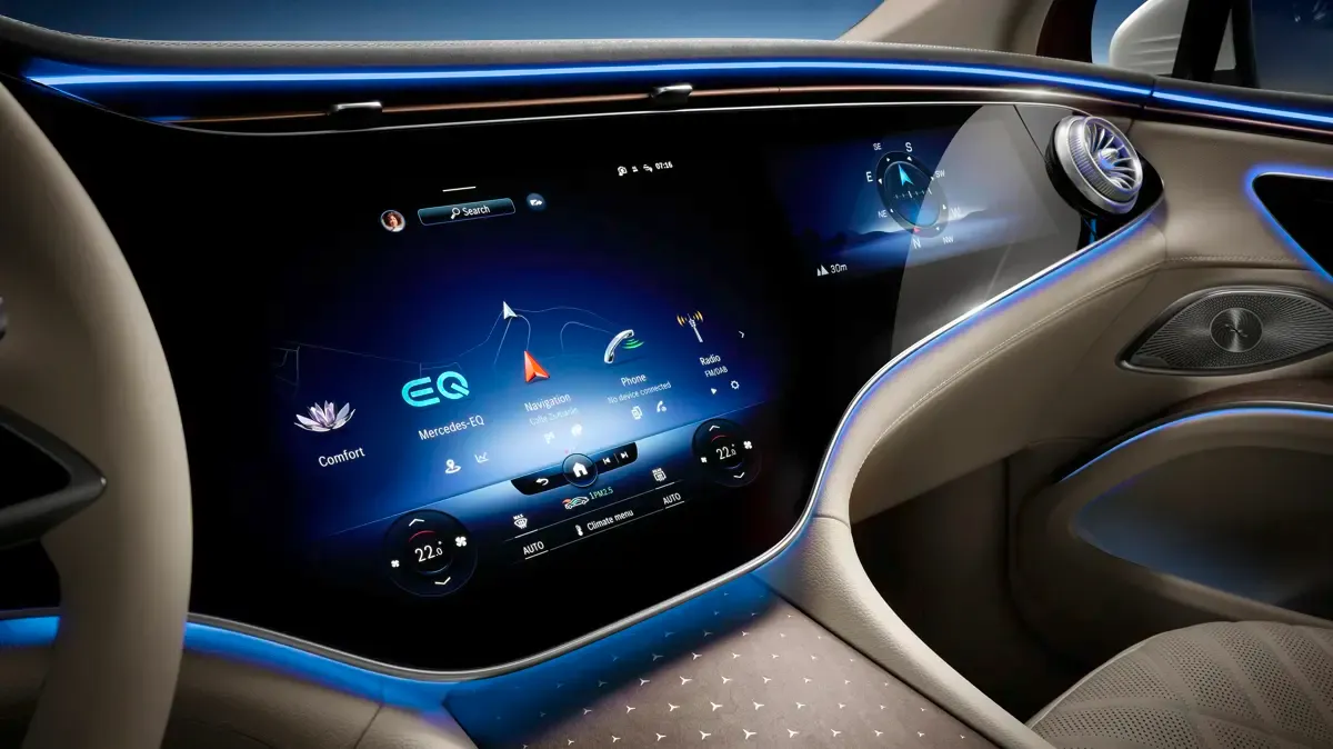 Elettronauti - Mercedes-Benz EQS SUV 450 4MATIC - Infotainment - Vista della plancia