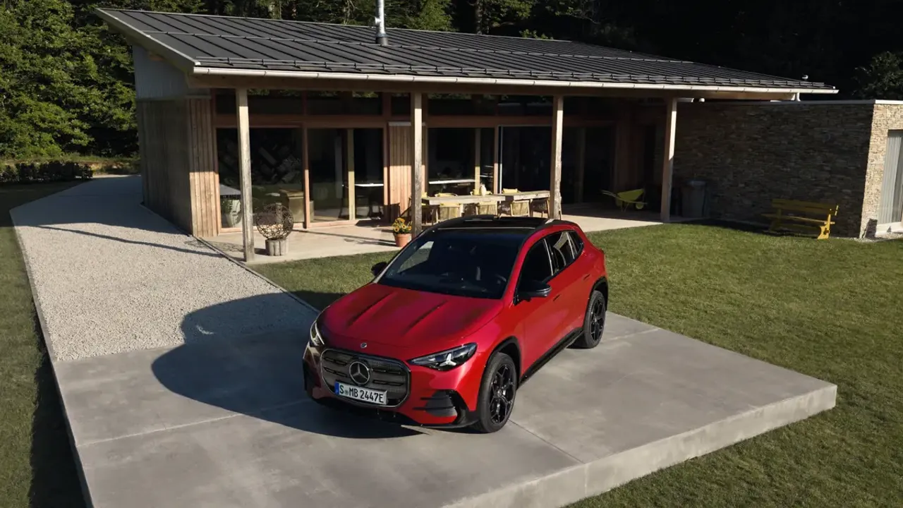 Elettronauti - Mercedes-Benz GLA 350 4MATIC - Grigio - Esterno - Vista anteriore a tre quarti