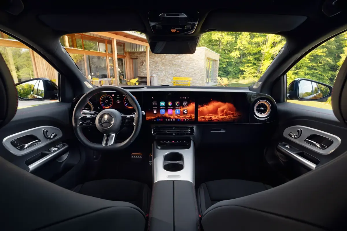 Elettronauti - Mercedes-Benz GLA 200 - Plancia - Vista della plancia
