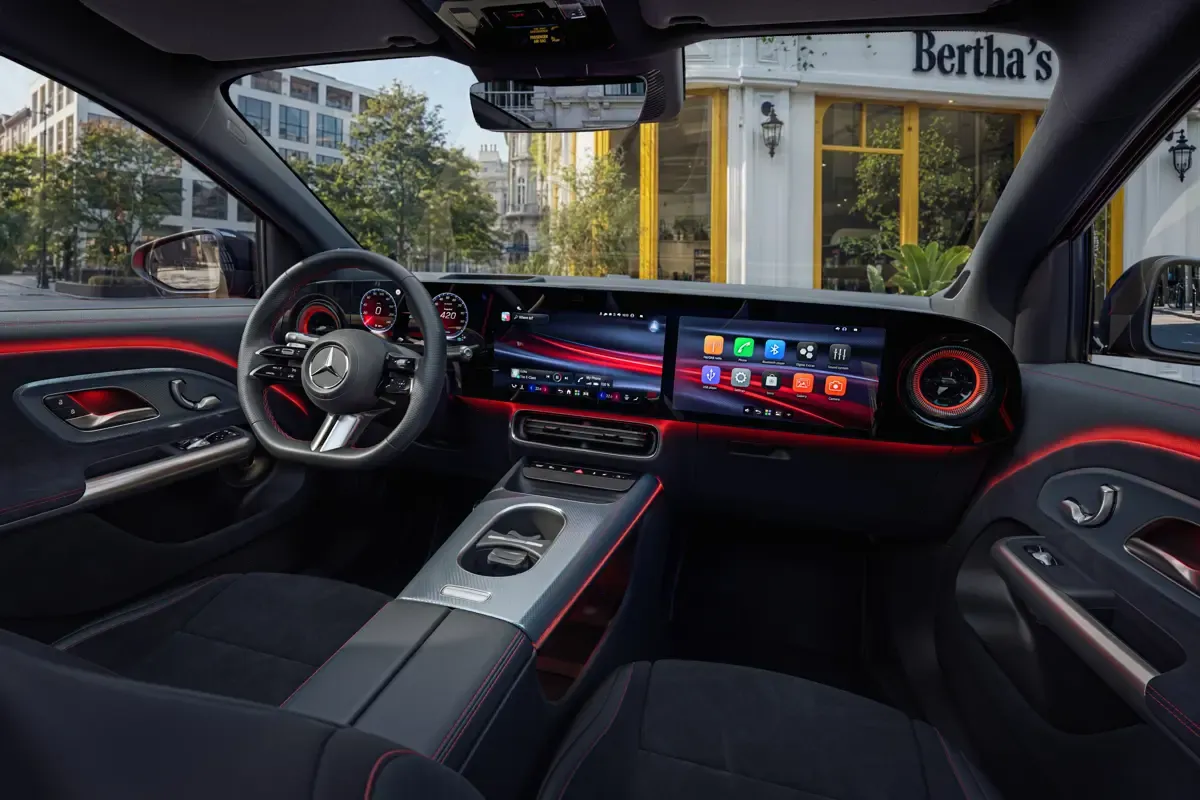 Elettronauti - Mercedes-Benz GLA 200 - Nero - Plancia - Vista della plancia