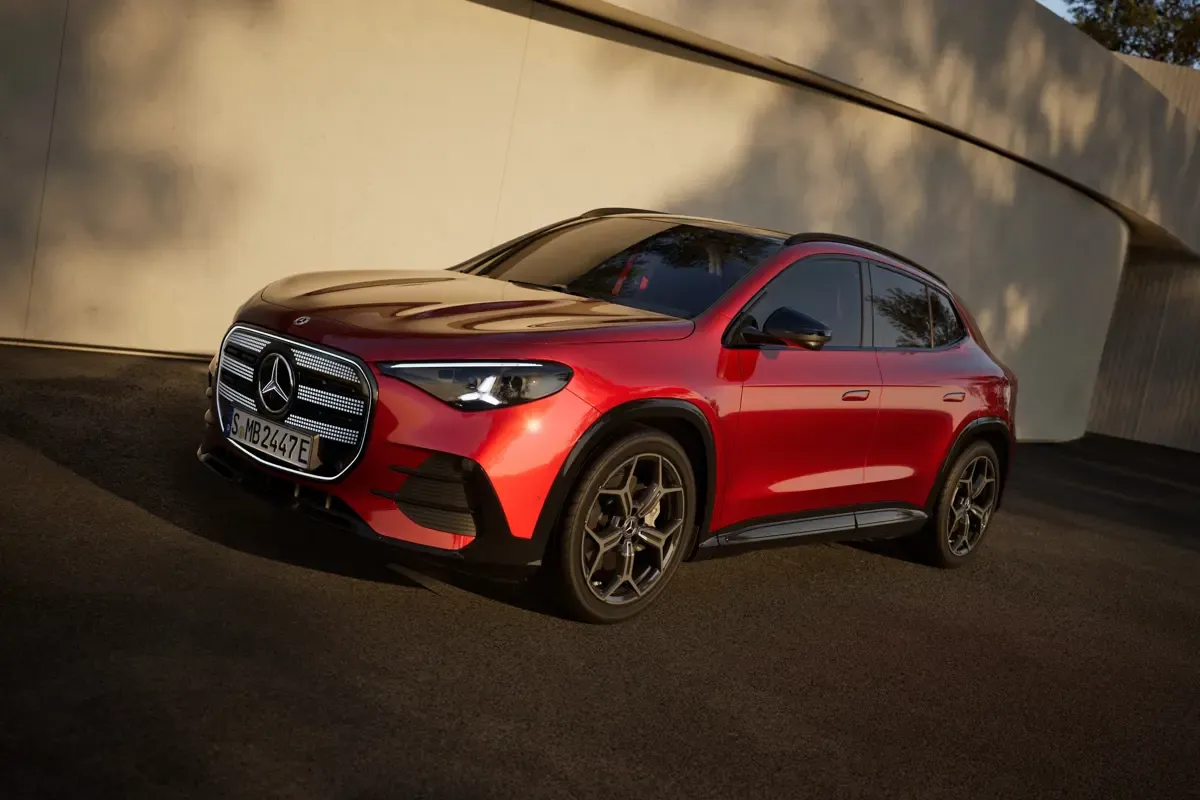 Elettronauti - Mercedes-Benz GLA 200 - Blu - Esterno - Vista anteriore a tre quarti