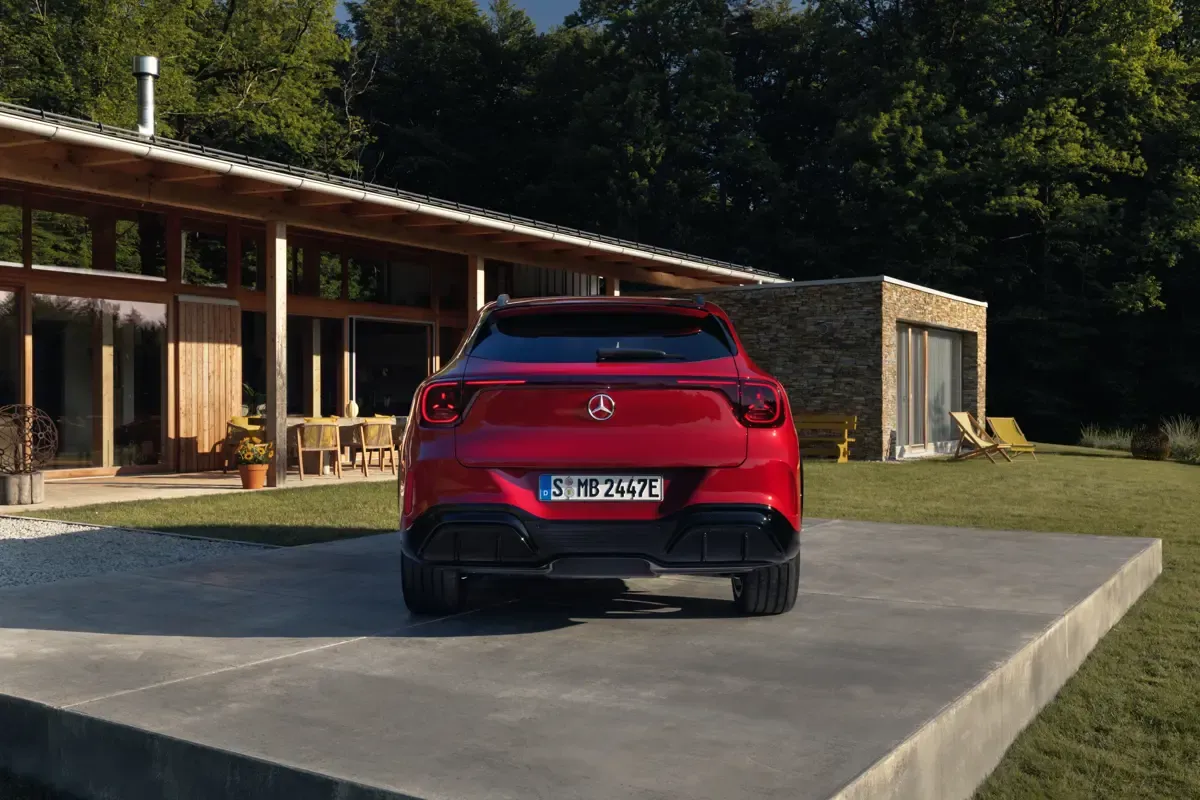 Elettronauti - Mercedes-Benz GLA 200 - Blu - Esterno - Vista anteriore a tre quarti