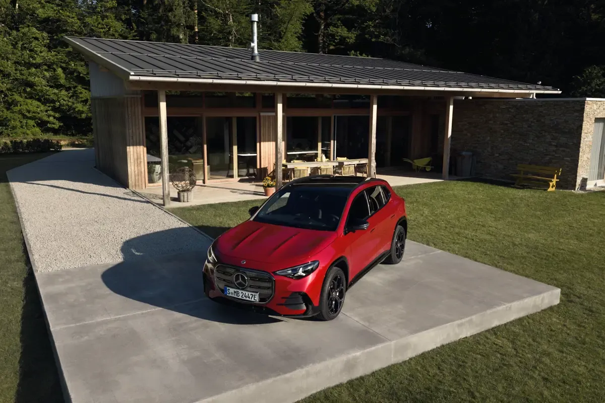 Elettronauti - Mercedes-Benz GLA 200 - Blu - Esterno - Vista anteriore a tre quarti